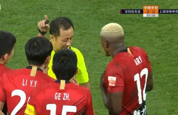  朗斯主场球迷冲突事件，俱乐部遭足协严厉处罚  