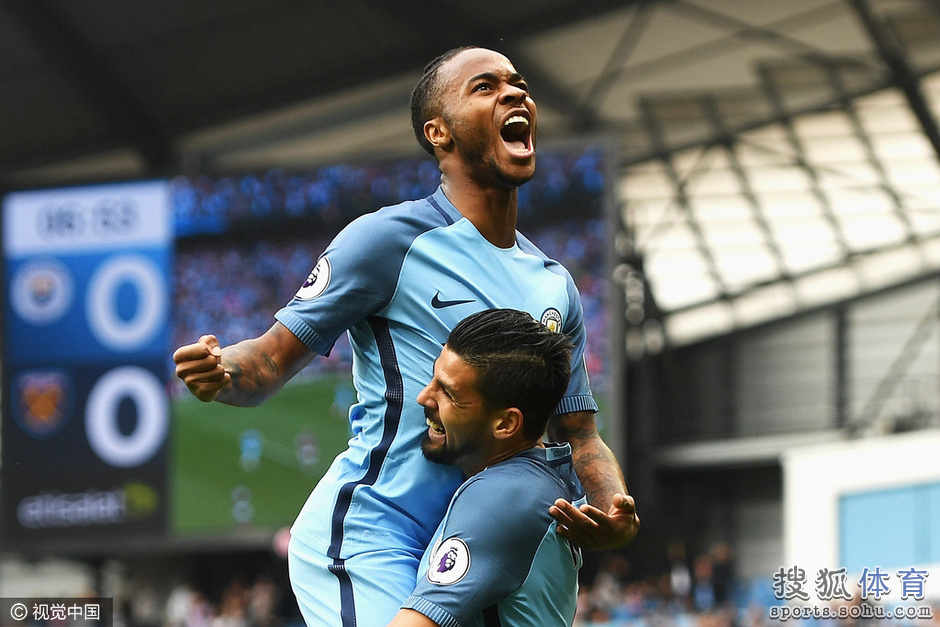  曼城铁卫头槌制胜，连续十场零封创英超新纪录  